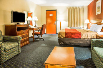 Econo Lodge Norwalk Exterior photo