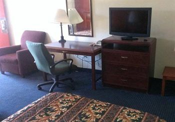 Econo Lodge Norwalk Exterior photo